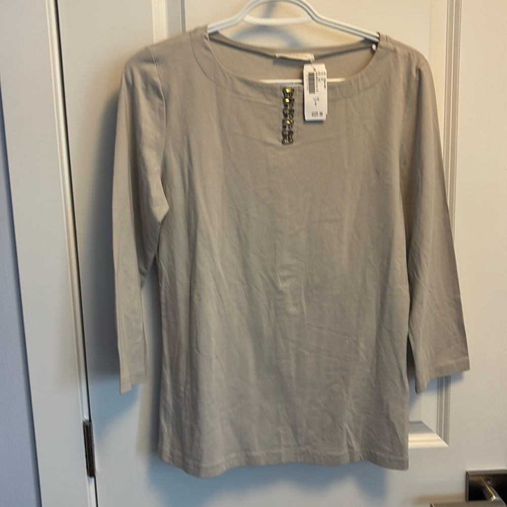 Classic 3/4 sleeve t-shirt with decorative bead feature.